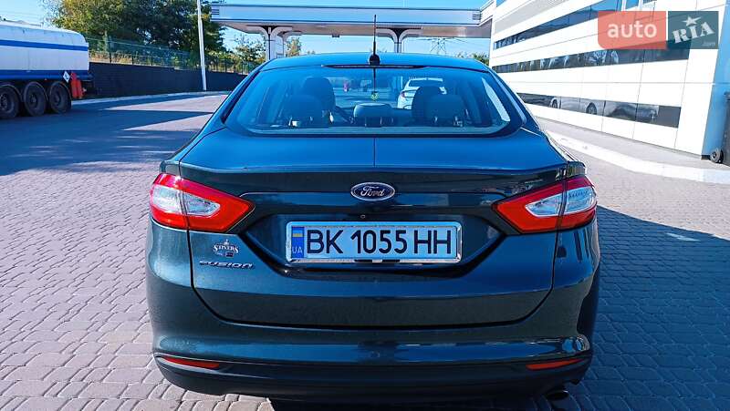 Седан Ford Fusion 2015 в Рівному
