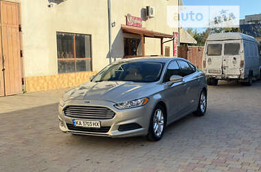 Седан Ford Fusion 2015 в Ужгороде