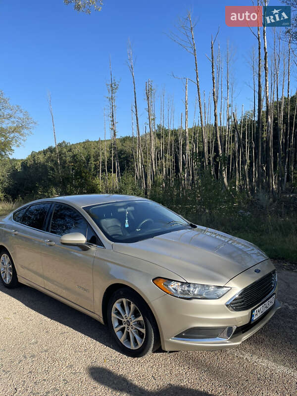 Седан Ford Fusion 2016 в Тараще