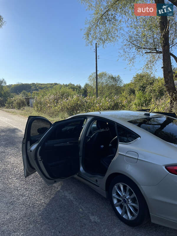 Седан Ford Fusion 2016 в Тараще