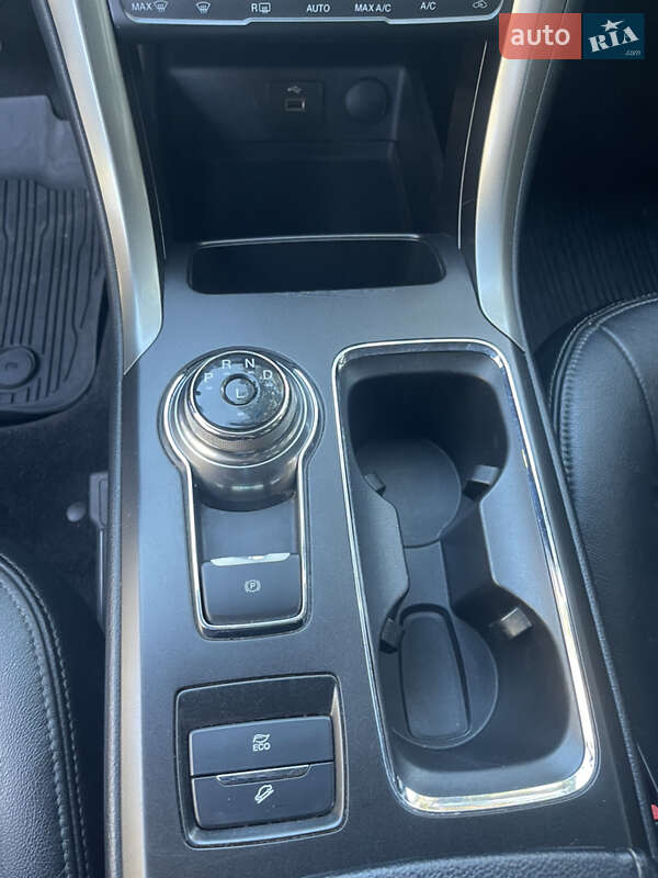 Седан Ford Fusion 2016 в Тараще