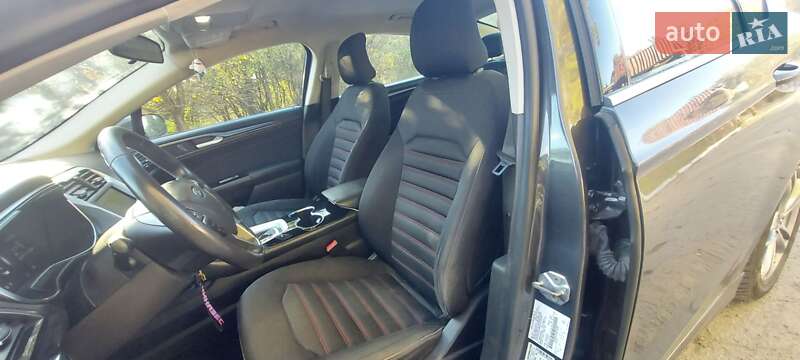 Седан Ford Fusion 2015 в Львове