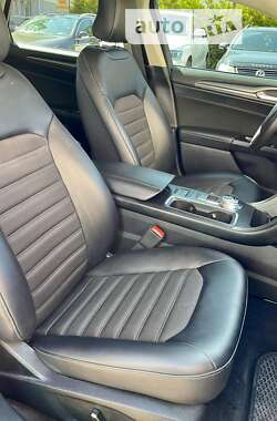 Седан Ford Fusion 2016 в 
