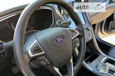 Седан Ford Fusion 2017 в 