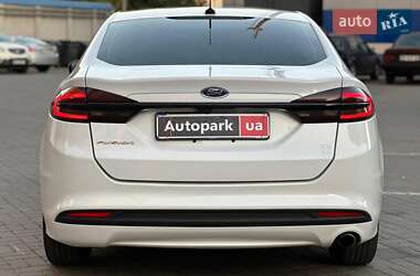 Седан Ford Fusion 2016 в 