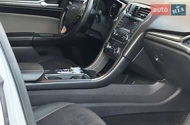 Седан Ford Fusion 2016 в 