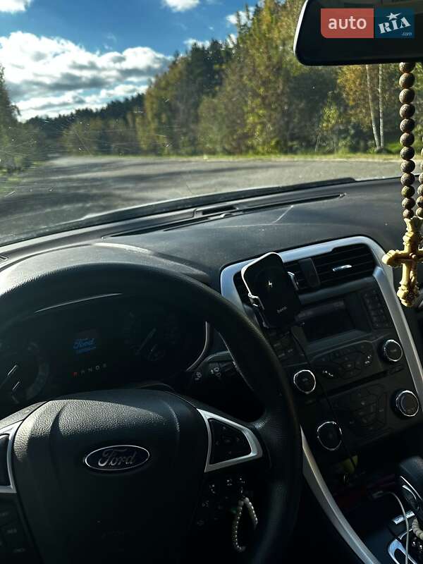 Седан Ford Fusion 2015 в Ровно