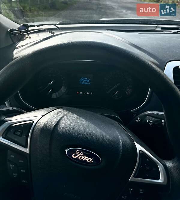 Седан Ford Fusion 2015 в Ровно