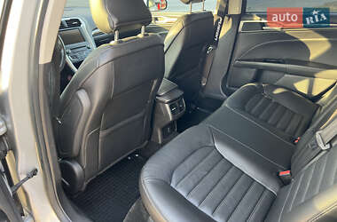 Седан Ford Fusion 2016 в 