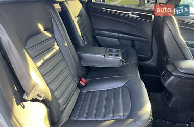Седан Ford Fusion 2016 в 