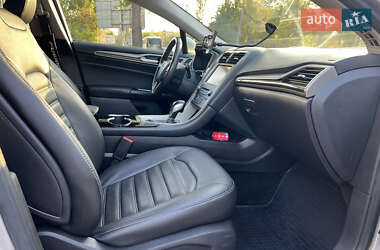 Седан Ford Fusion 2016 в 
