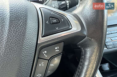 Седан Ford Fusion 2016 в 