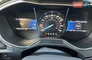 Седан Ford Fusion 2016 в 