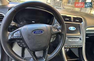 Седан Ford Fusion 2016 в 