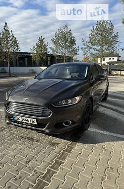 Седан Ford Fusion 2015 в Ровно