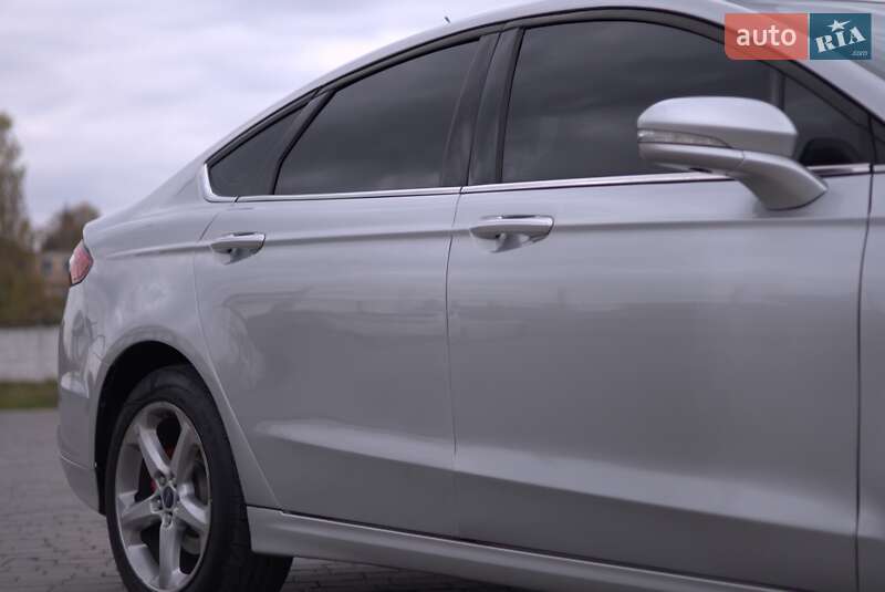 Седан Ford Fusion 2015 в Львове