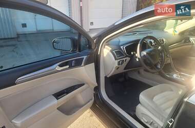 Седан Ford Fusion 2016 в 