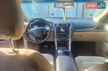 Седан Ford Fusion 2016 в 