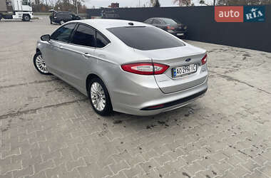 Седан Ford Fusion 2015 в 