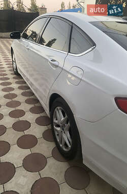 Седан Ford Fusion 2013 в 