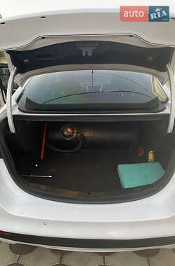 Седан Ford Fusion 2013 в 