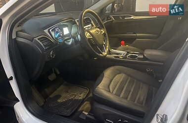 Седан Ford Fusion 2013 в 