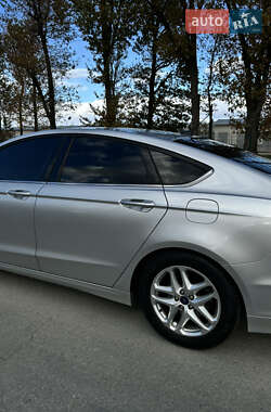 Седан Ford Fusion 2013 в 