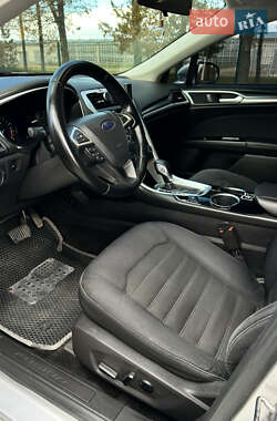 Седан Ford Fusion 2013 в 