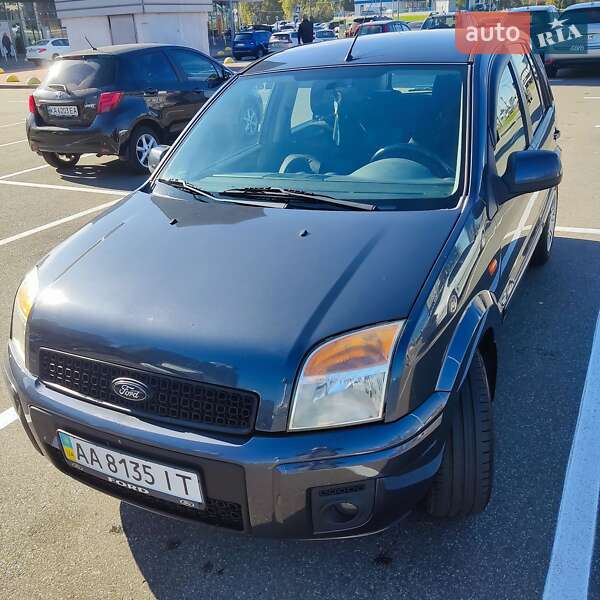 Хэтчбек Ford Fusion 2010 в 