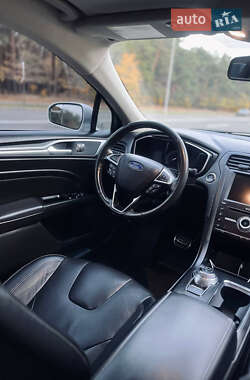 Седан Ford Fusion 2018 в 