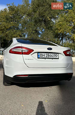 Седан Ford Fusion 2015 в 