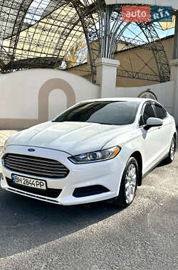 Седан Ford Fusion 2015 в 