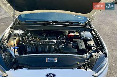 Седан Ford Fusion 2015 в 