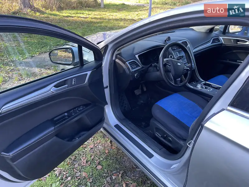 Седан Ford Fusion 2016 в 