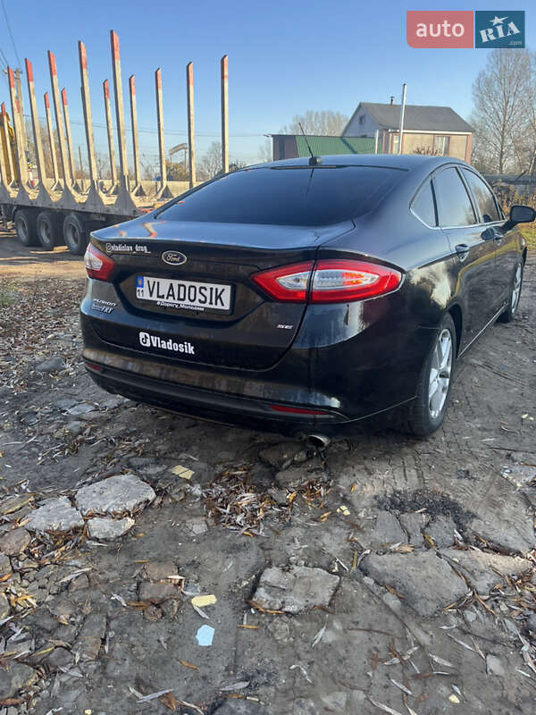 Седан Ford Fusion 2012 в Бучі