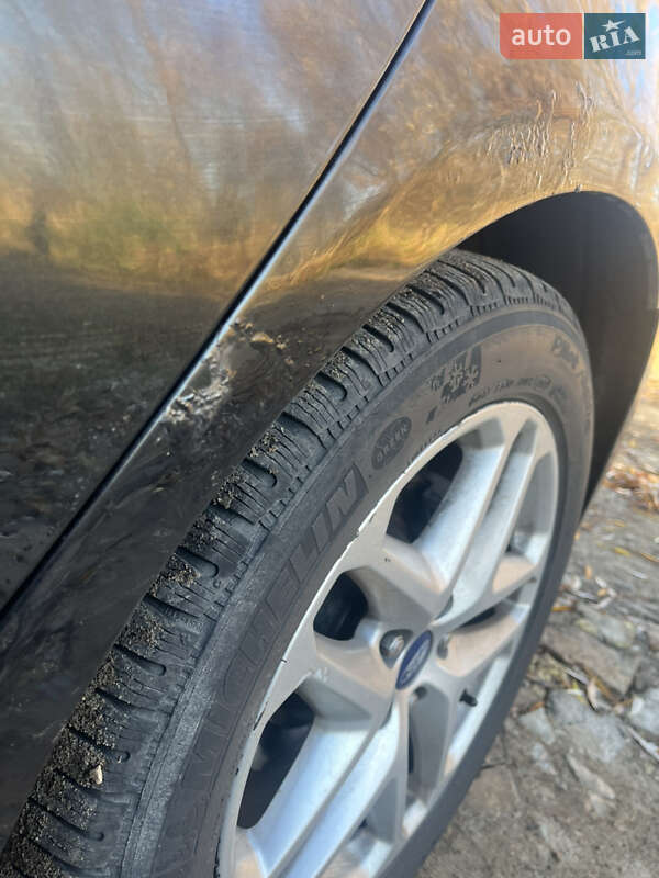 Седан Ford Fusion 2012 в Бучі