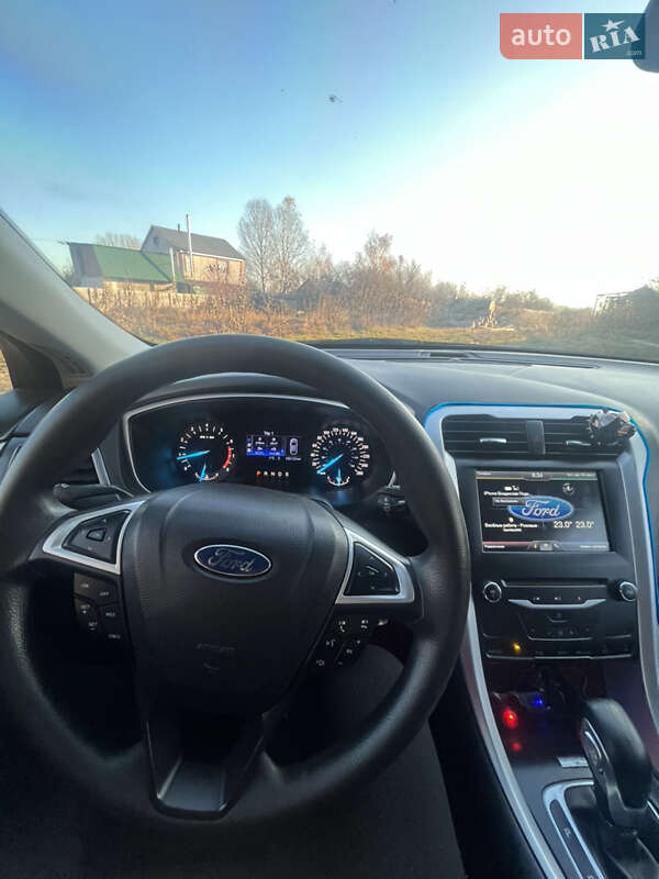 Седан Ford Fusion 2012 в Бучі