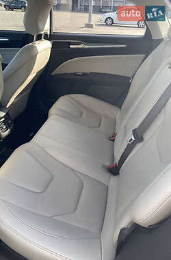 Седан Ford Fusion 2016 в 