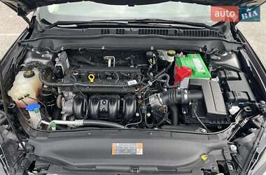 Седан Ford Fusion 2016 в 