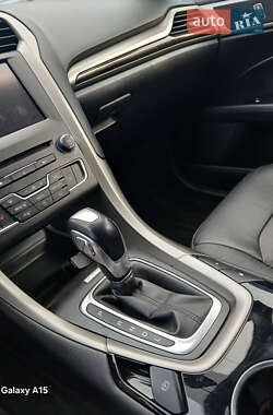 Седан Ford Fusion 2015 в Ромнах