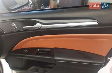 Седан Ford Fusion 2019 в 
