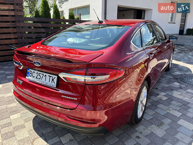 Седан Ford Fusion 2019 в Львові