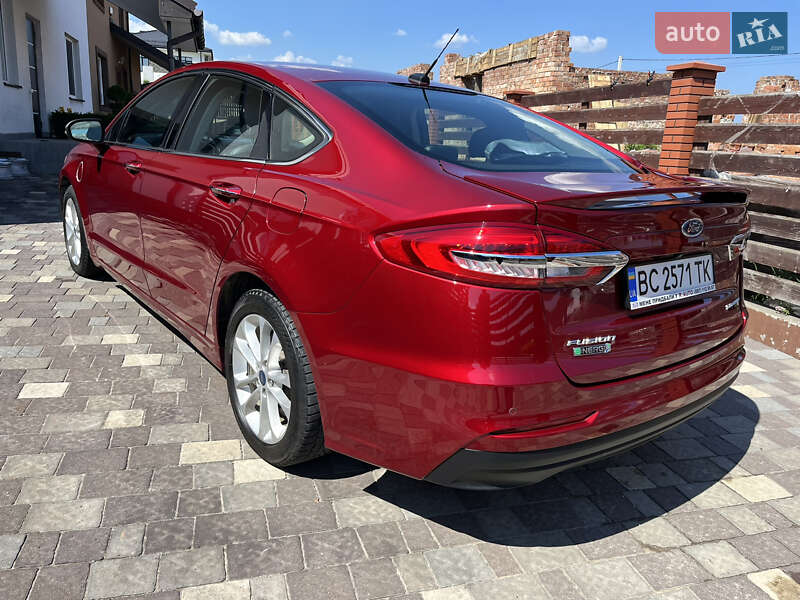 Седан Ford Fusion 2019 в Львові