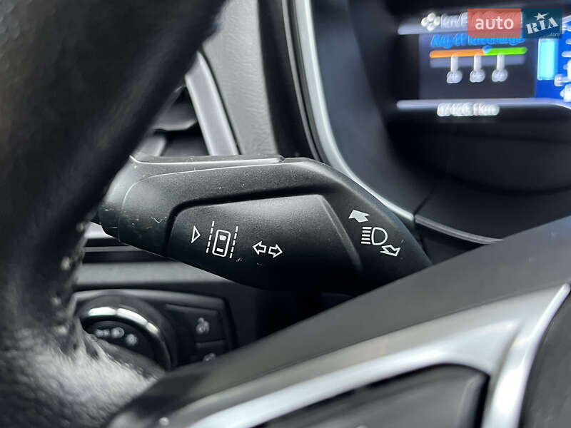 Седан Ford Fusion 2019 в Львові