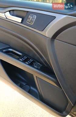 Седан Ford Fusion 2014 в 