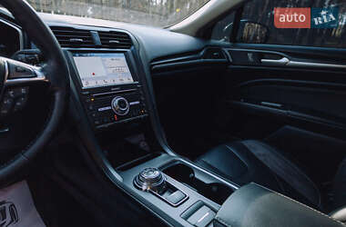Седан Ford Fusion 2019 в 