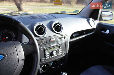 Хэтчбек Ford Fusion 2008 в 