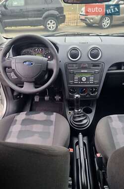 Хэтчбек Ford Fusion 2006 в 