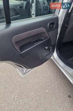 Хэтчбек Ford Fusion 2006 в 