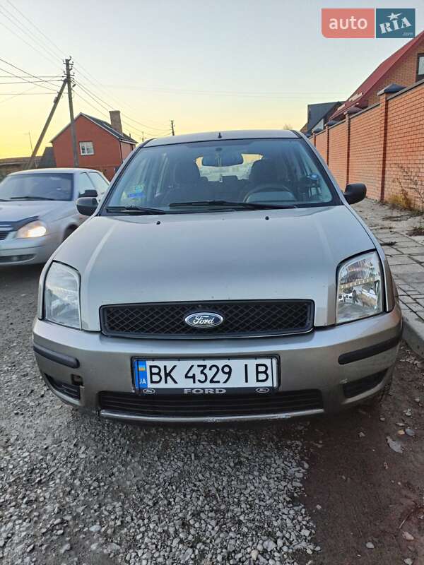 Хэтчбек Ford Fusion 2003 в Луцке